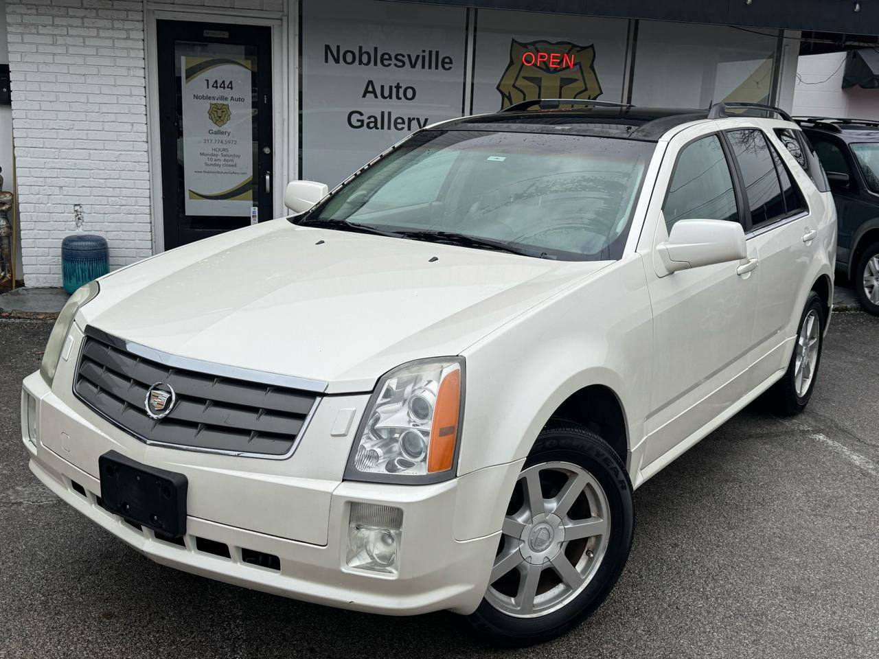 Used 2005 Cadillac SRX V8 w/ Preferred Equipment Group AWD/4WD image 1