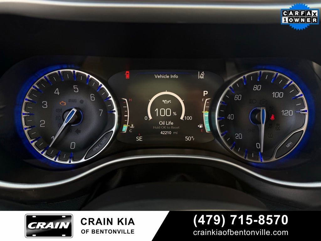 Used 2024 Chrysler Pacifica Touring-L image 15