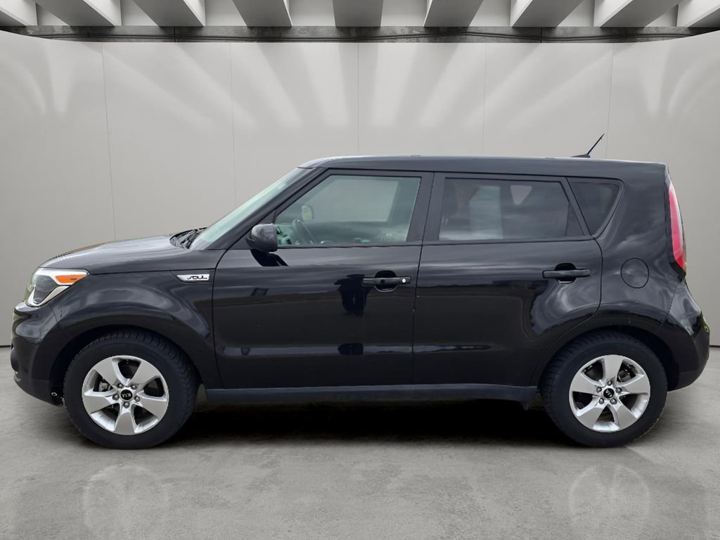 Used 2018 Kia Soul FWD image 2