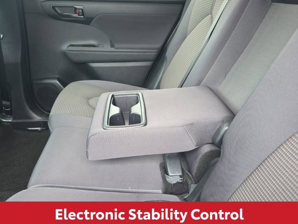 Used 2024 Toyota Highlander LE image 18