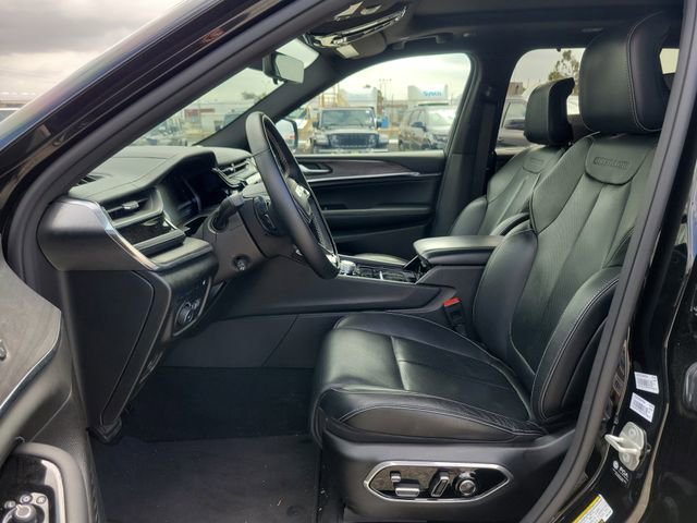 Used 2023 Jeep Grand Cherokee Overland w/ Advanced Protech Group III image 16