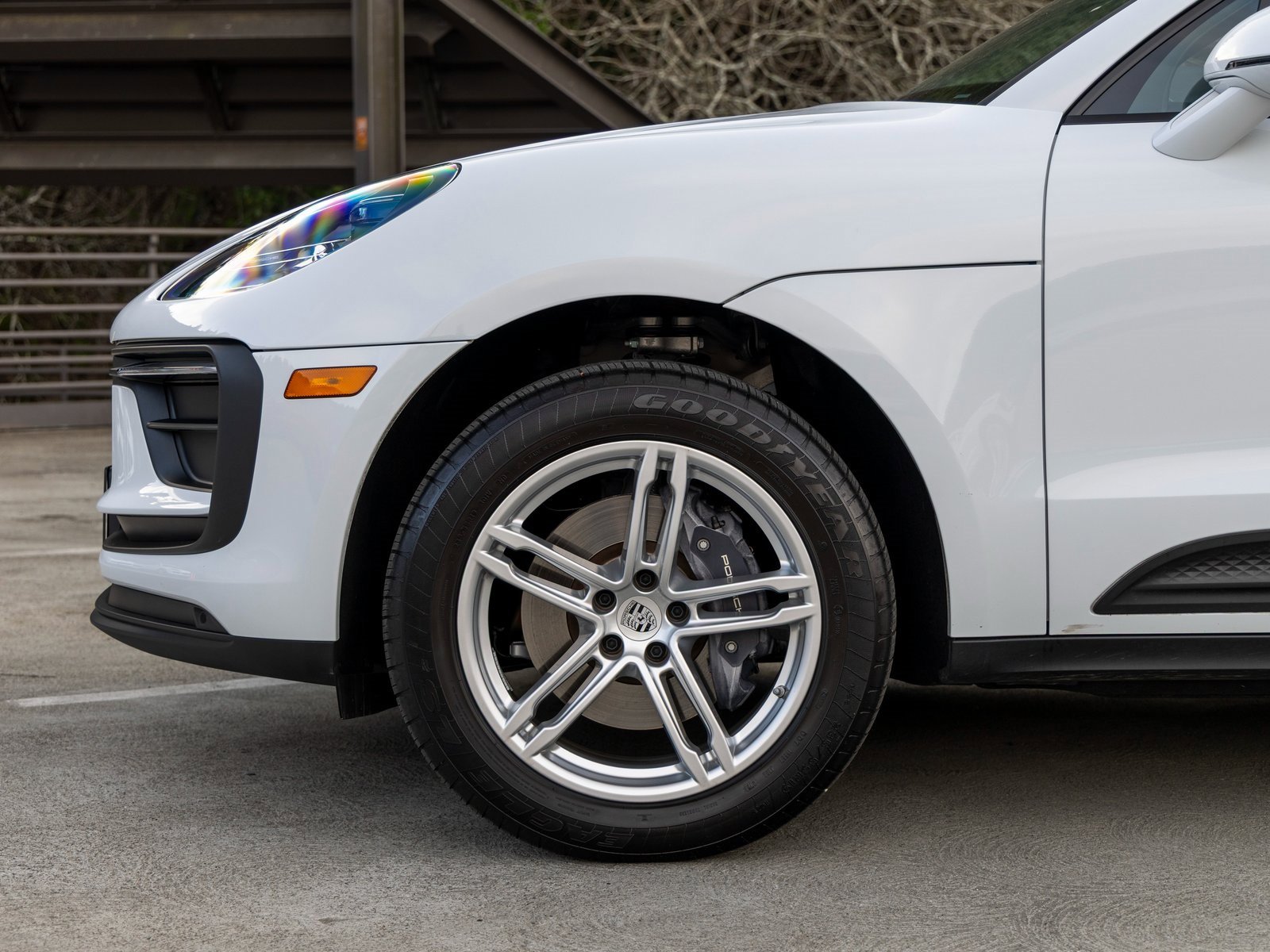 Certified 2025 Porsche Macan image 13