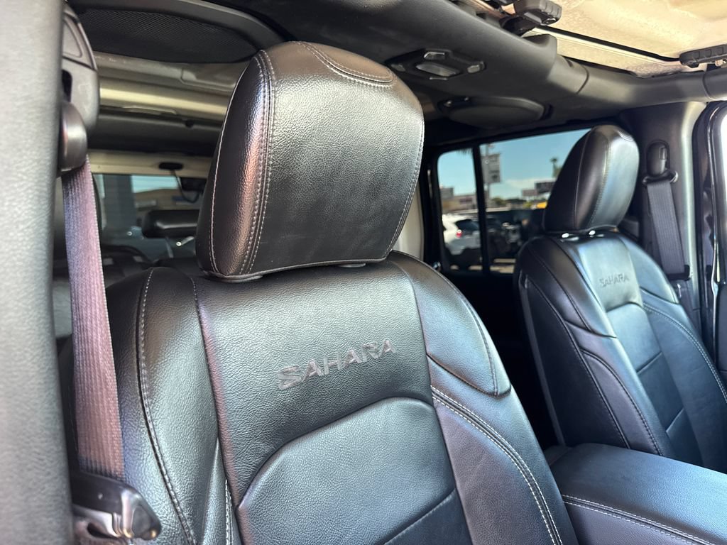 Used 2023 Jeep Wrangler Unlimited Sahara AWD/4WD image 16