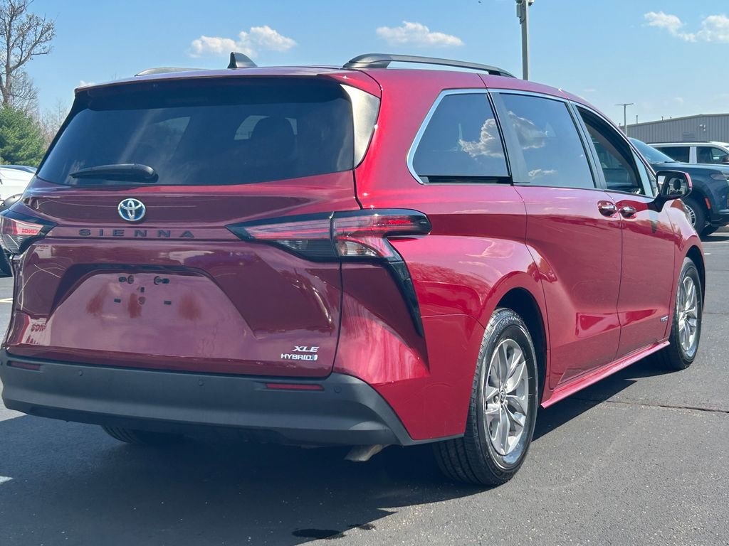 Used 2021 Toyota Sienna XLE w/ XLE Plus Package FWD image 7