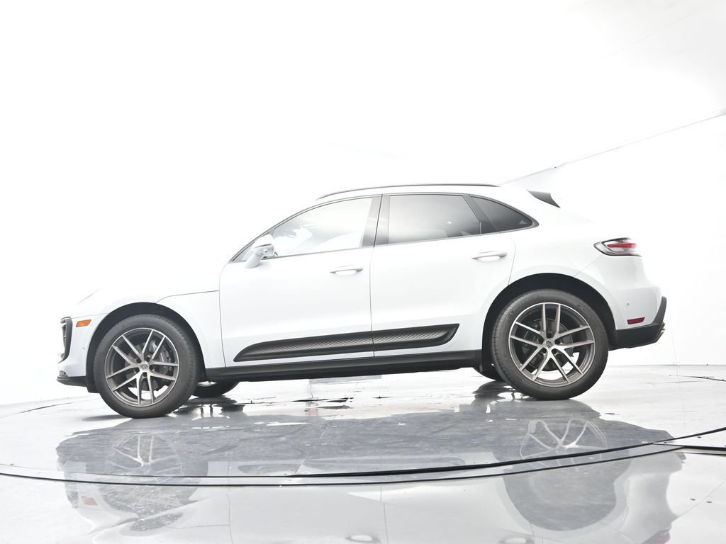 Certified 2023 Porsche Macan AWD/4WD image 42