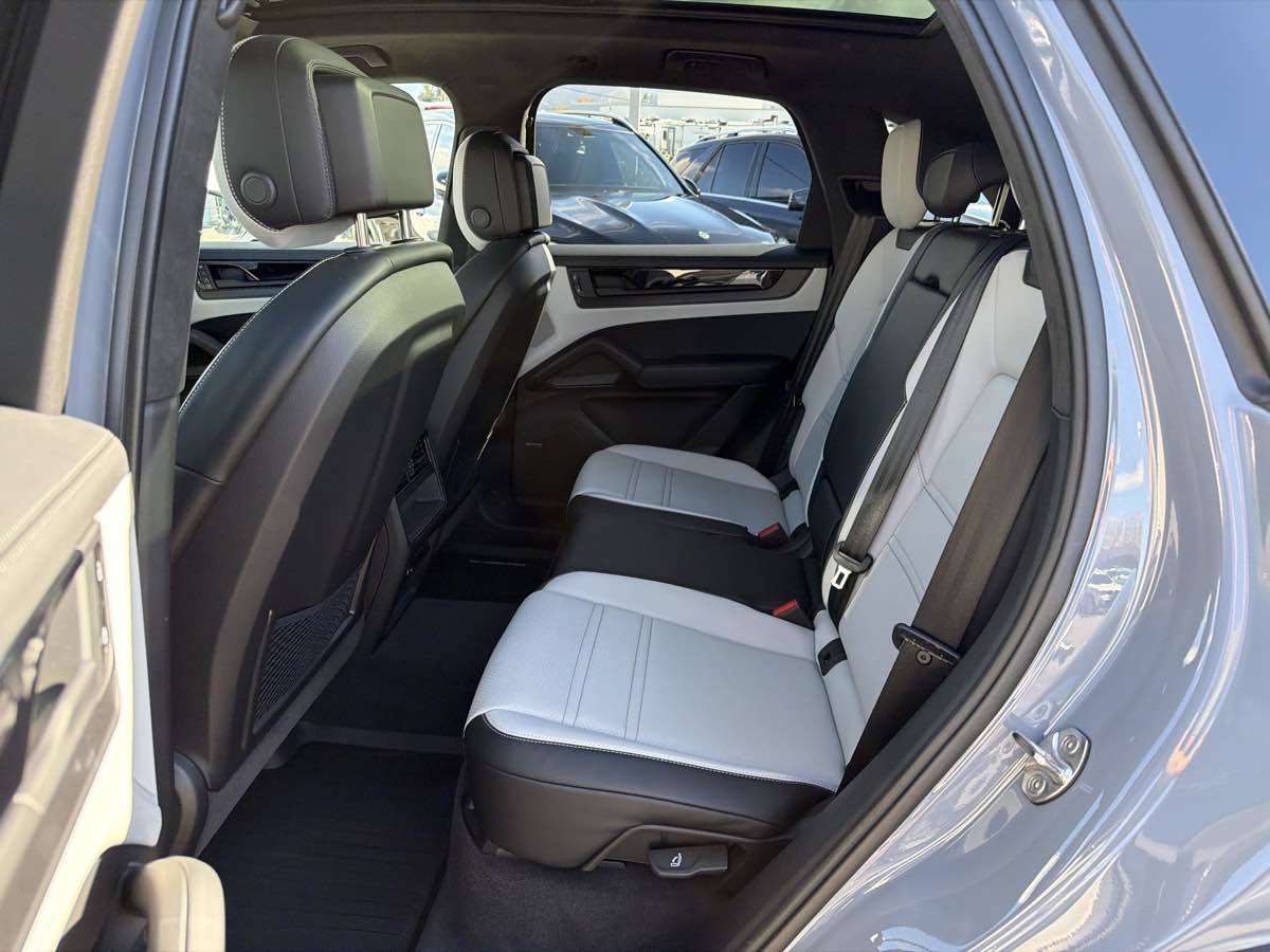 Used 2026 Porsche Cayenne GTS AWD/4WD image 15