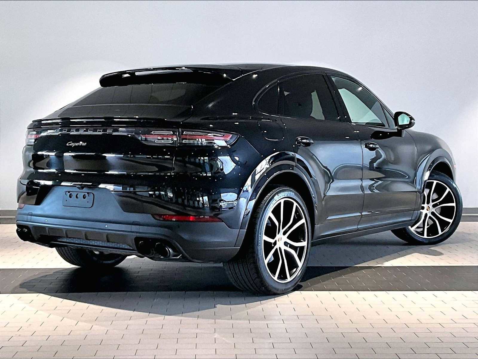 Used 2023 Porsche Cayenne Platinum Edition image 10