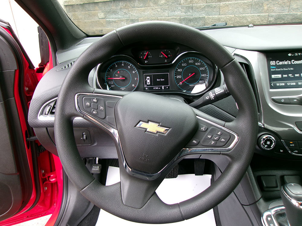 Used 2018 Chevrolet Cruze LT w/ Convenience Package image 18