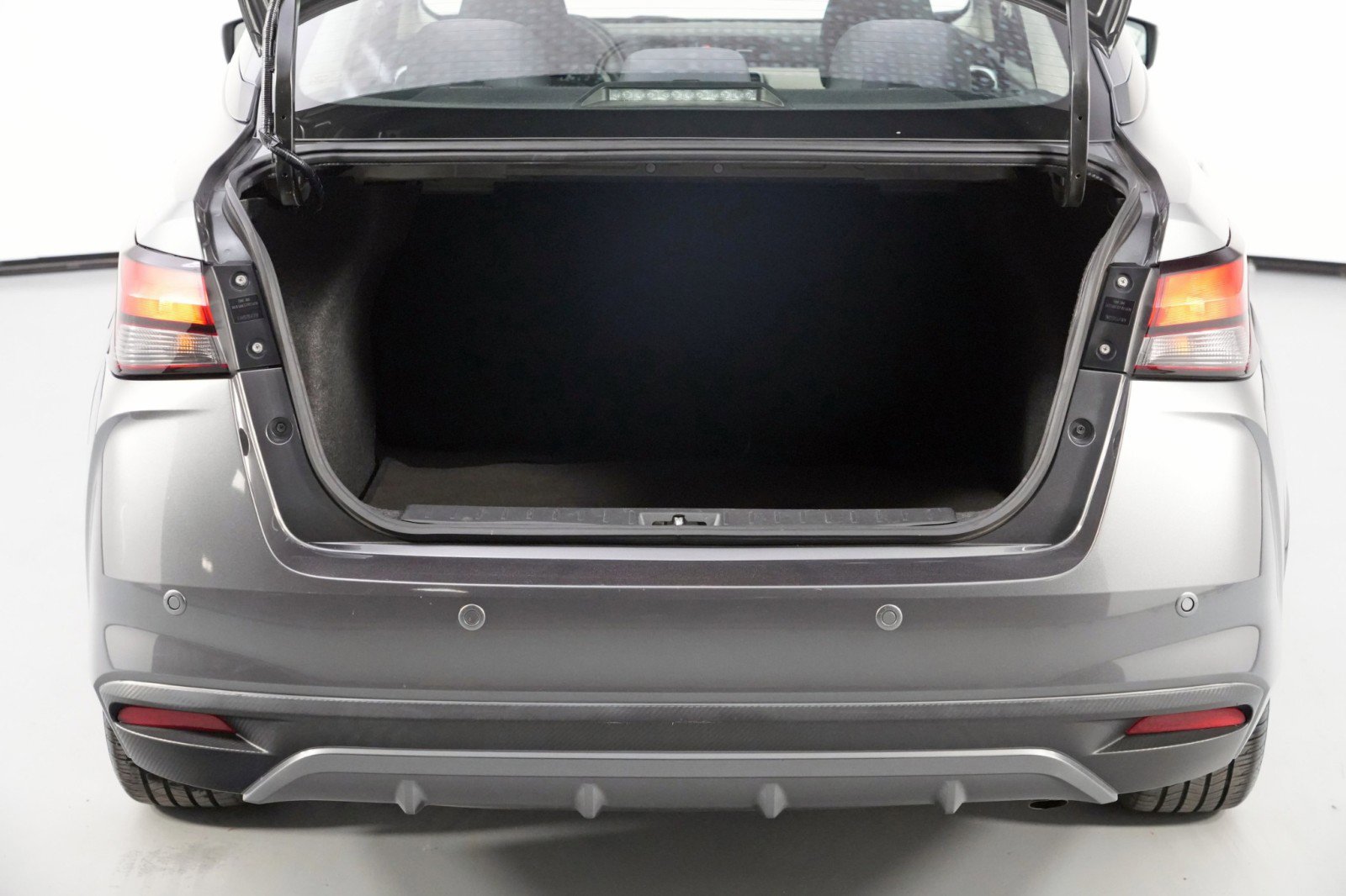 Used 2021 Nissan Versa SV image 9