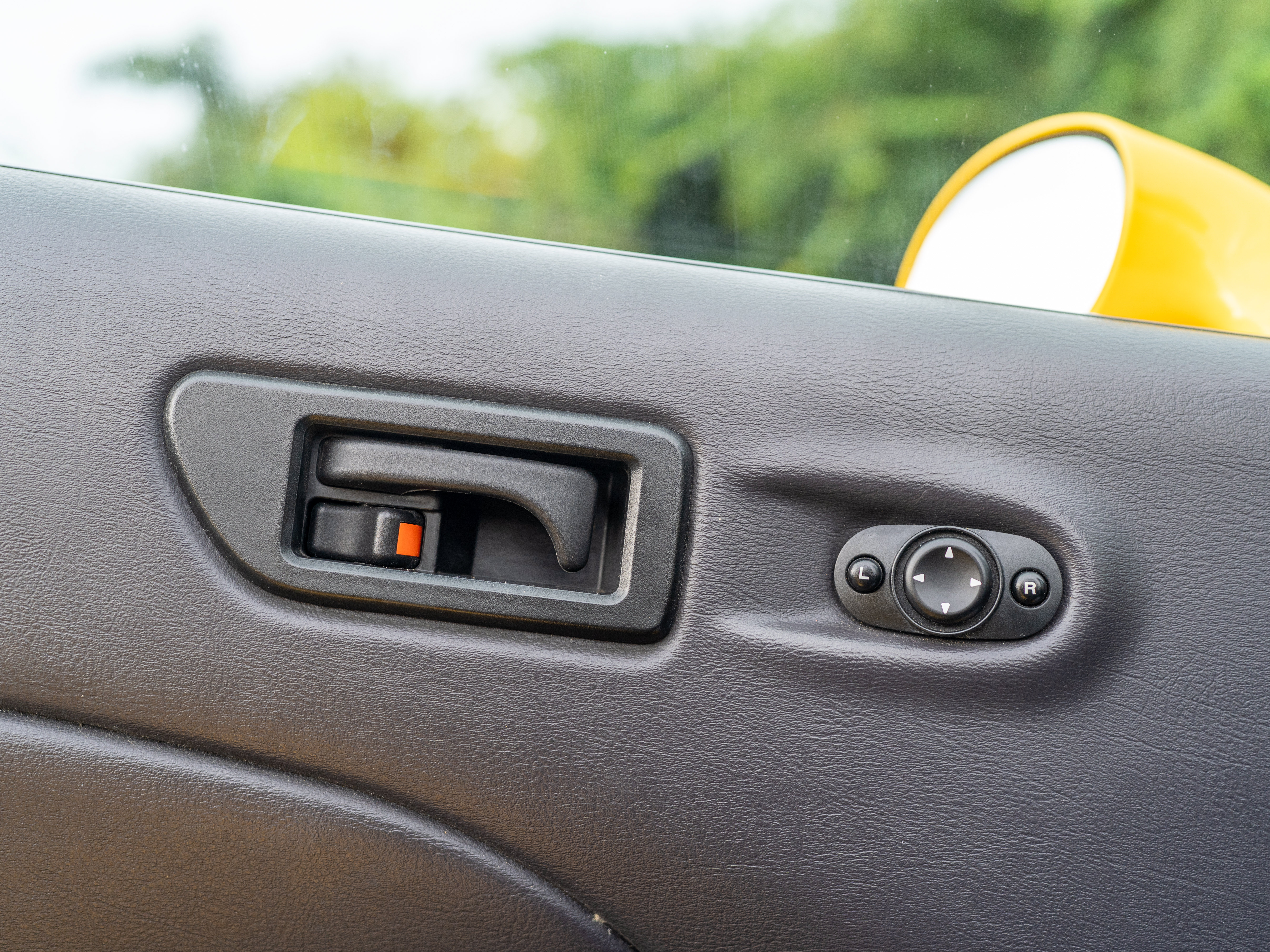 Used 2002 Chrysler Prowler RWD image 11