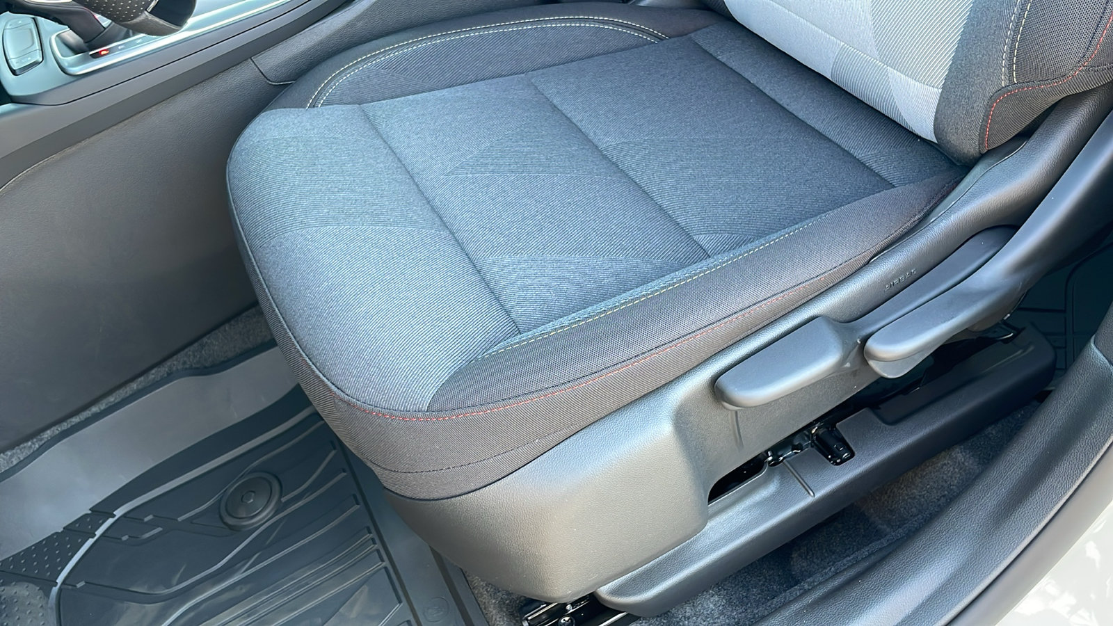 New 2026 Chevrolet Trax RS w/ Sunroof Package FWD image 17
