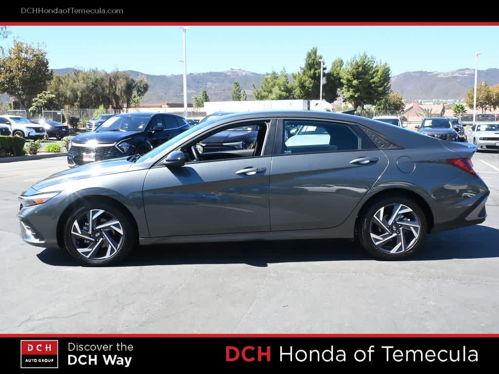 Used 2025 Hyundai Elantra Sport FWD image 4