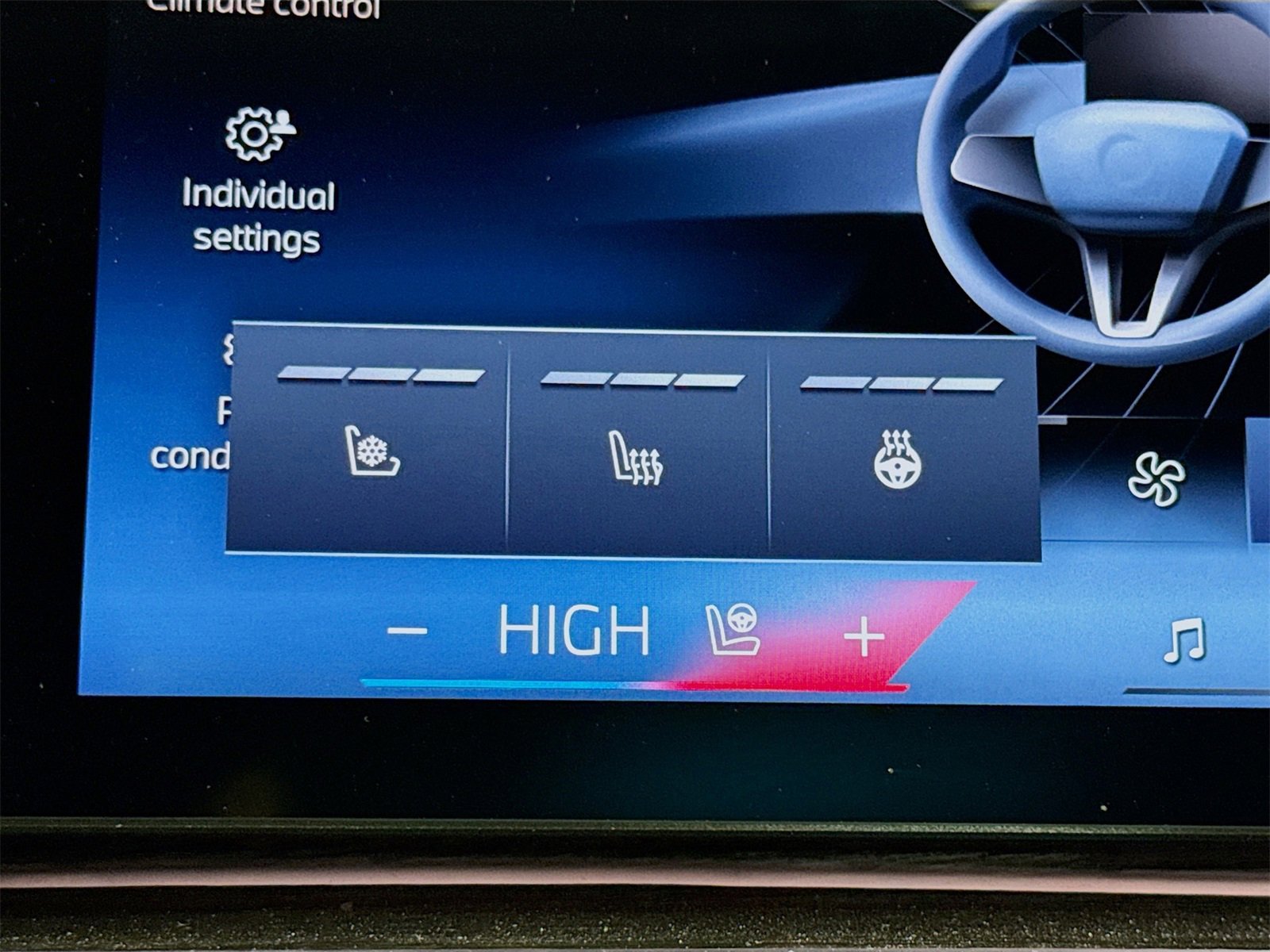 Certified 2023 BMW 760i xDrive w/ Executive Package image 21