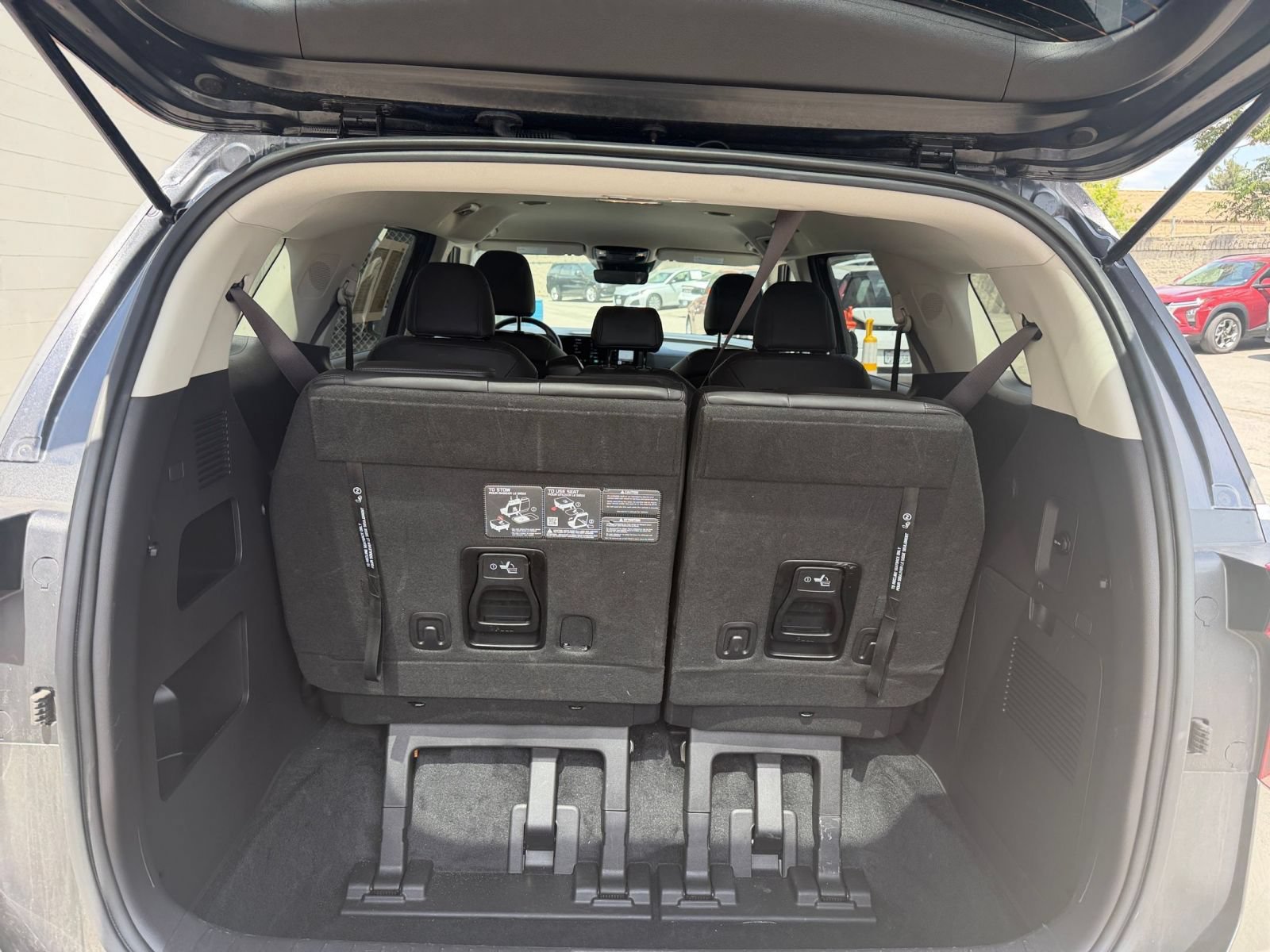 Used 2026 Kia Carnival FWD image 34