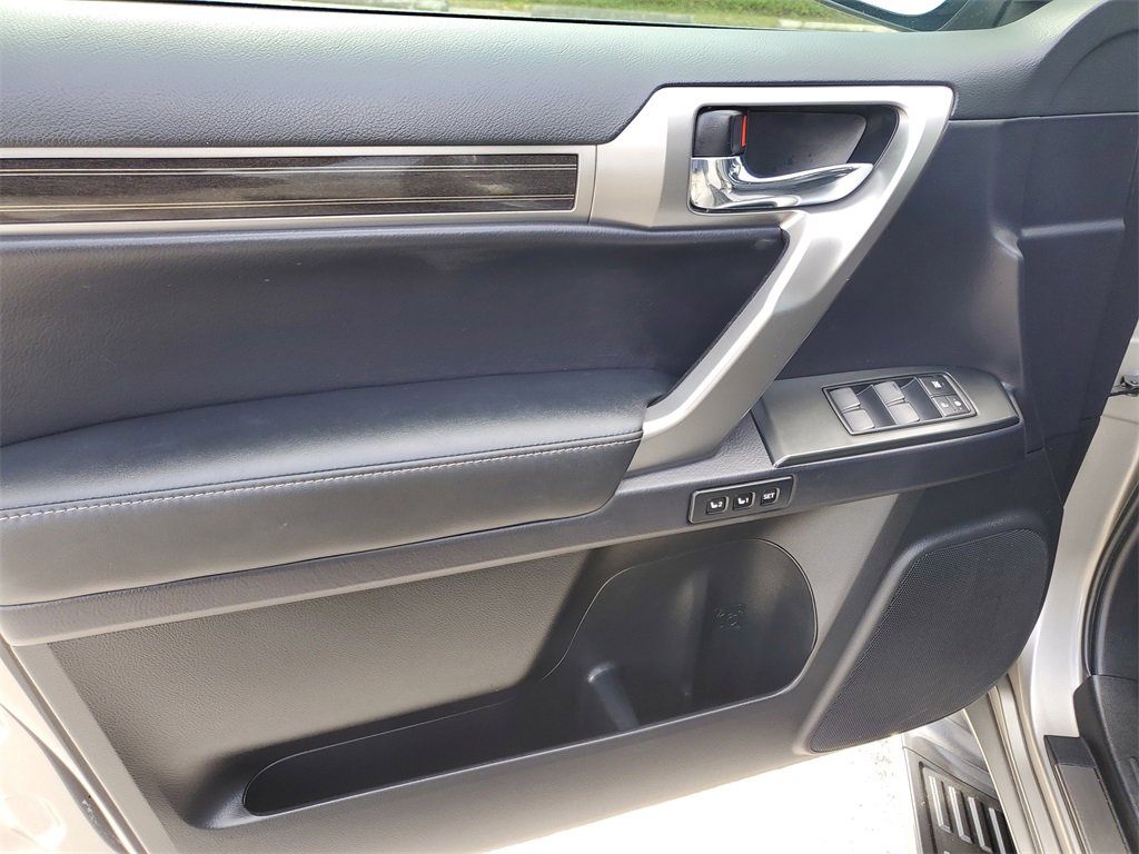 Used 2023 Lexus GX 460 Premium image 17