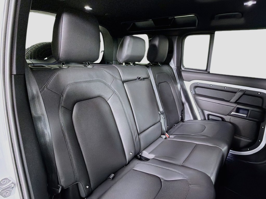 New 2026 Land Rover Defender 110 X-Dynamic SE AWD/4WD image 29