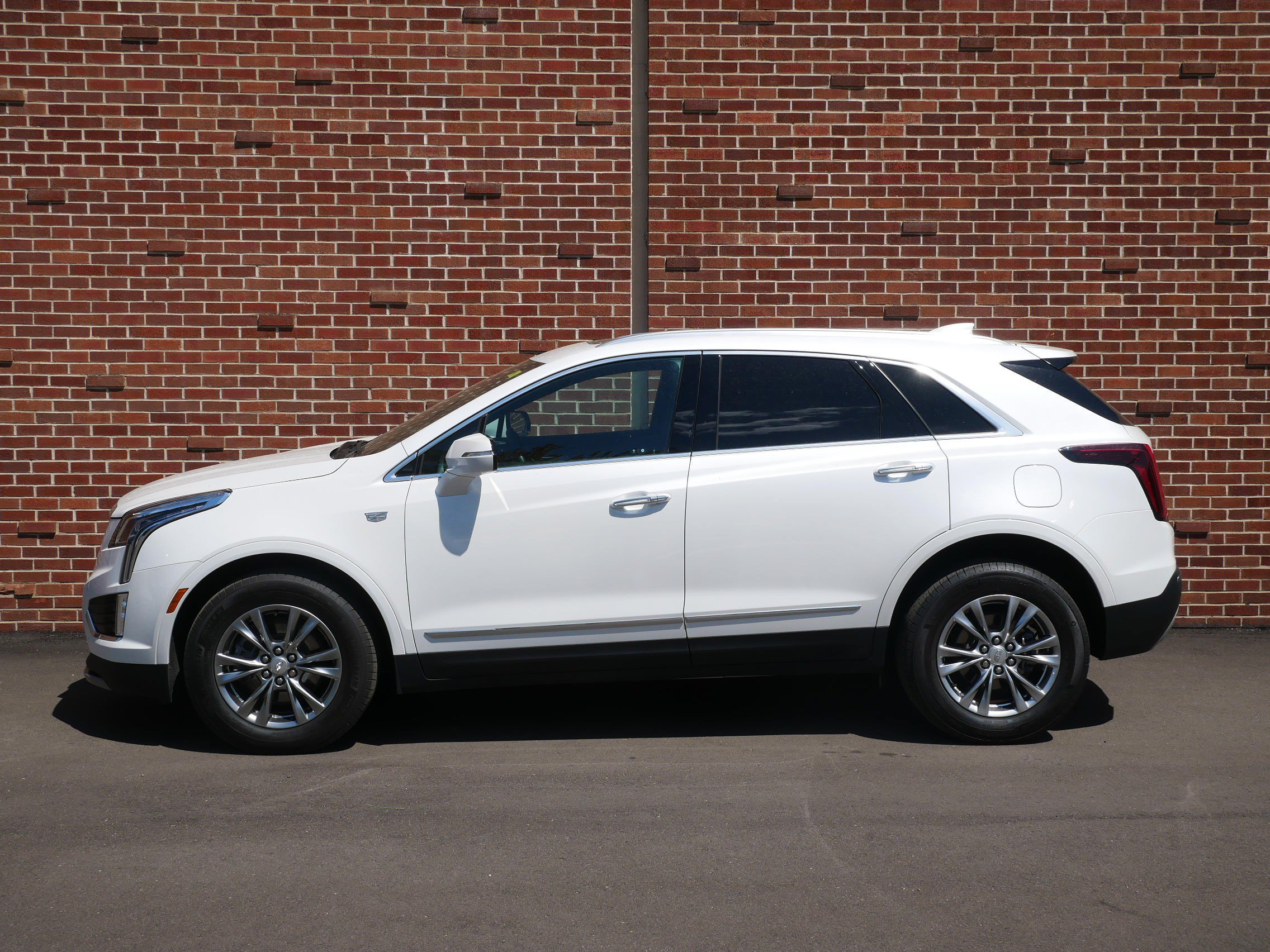 Certified 2023 Cadillac XT5 Premium Luxury AWD/4WD image 2