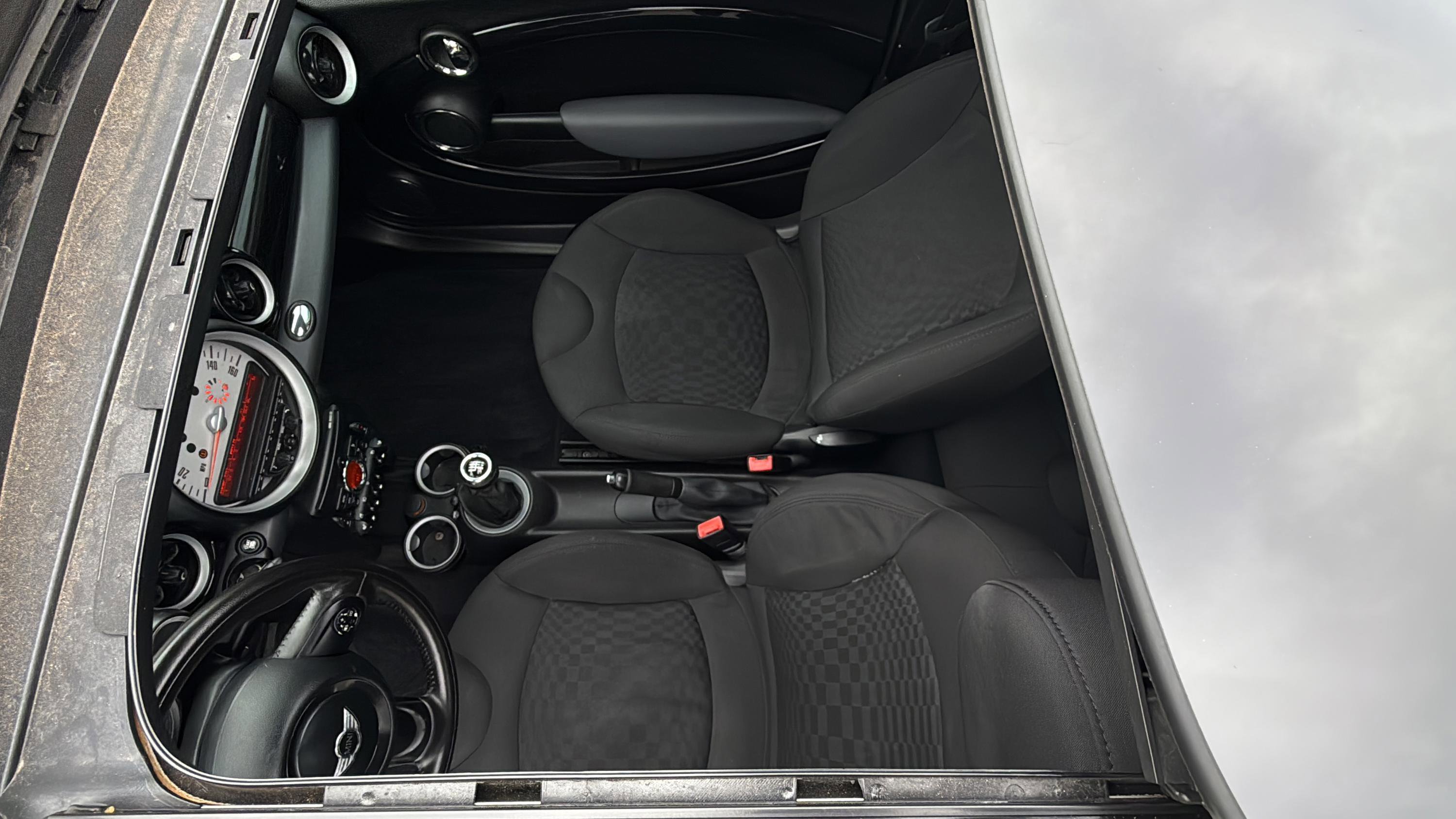 Used 2011 MINI Cooper S image 18