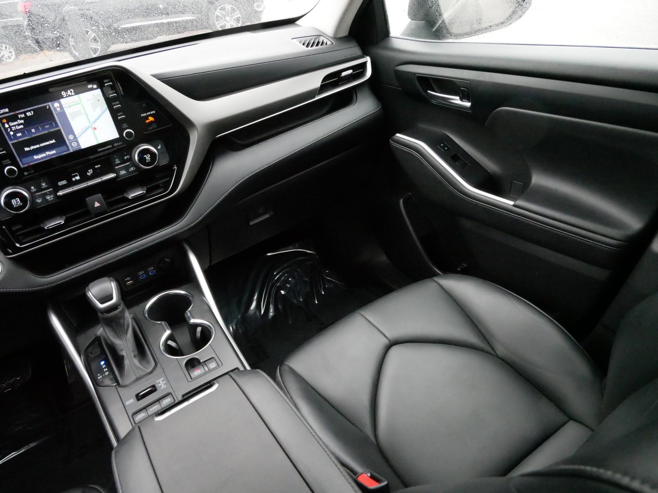 Used 2022 Toyota Highlander XLE image 11