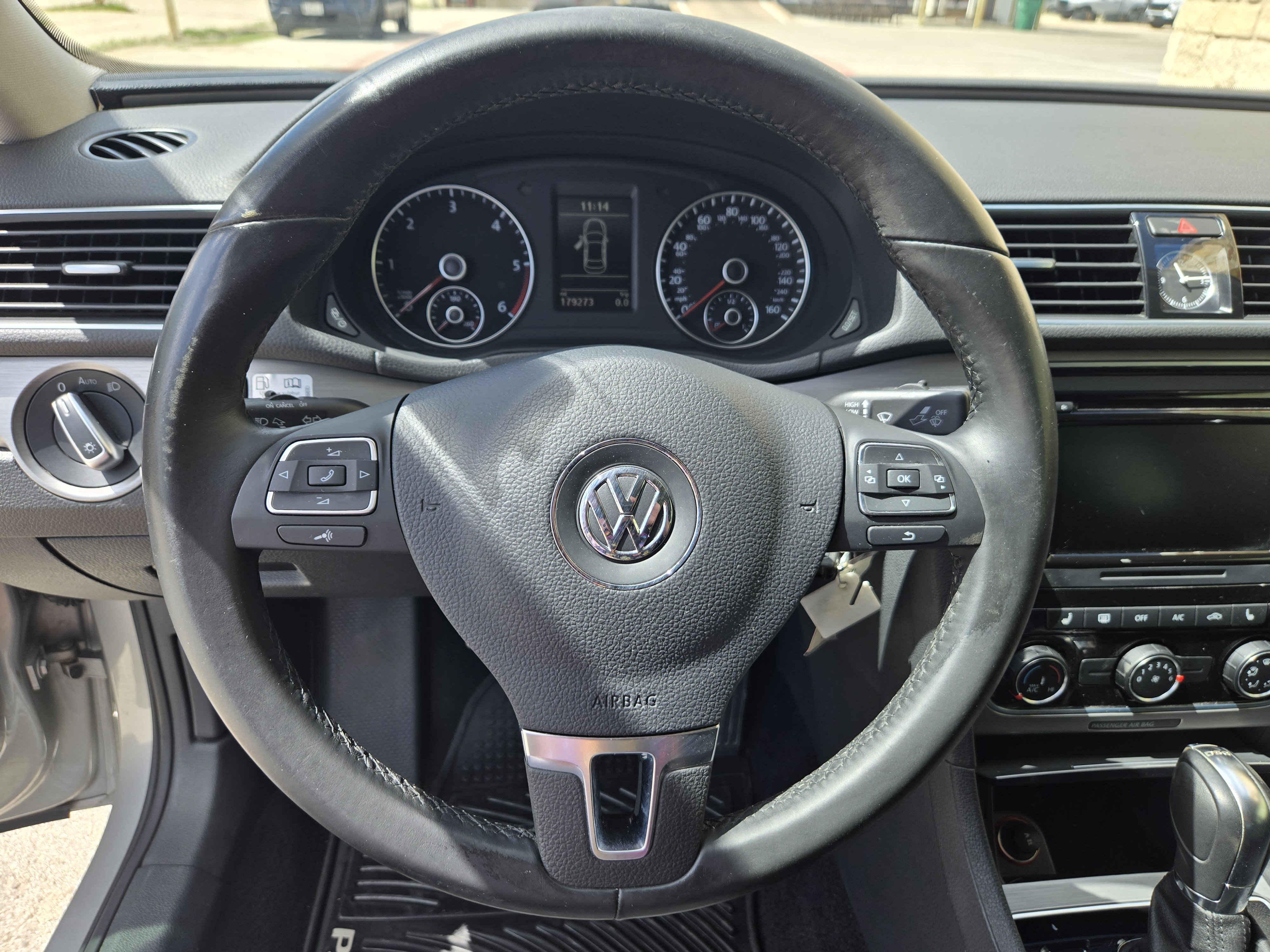 Used 2014 Volkswagen Passat TDI SE FWD image 12