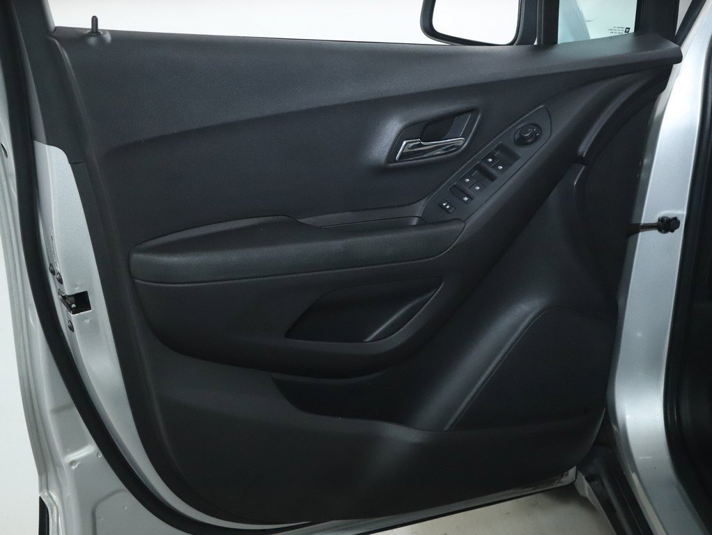 Used 2018 Chevrolet Trax LS image 15