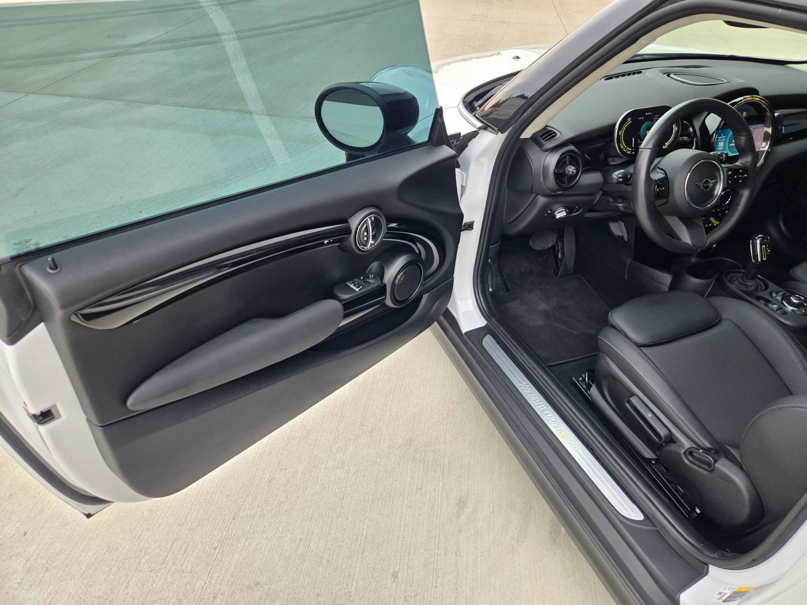 Used 2024 MINI Cooper SE image 12