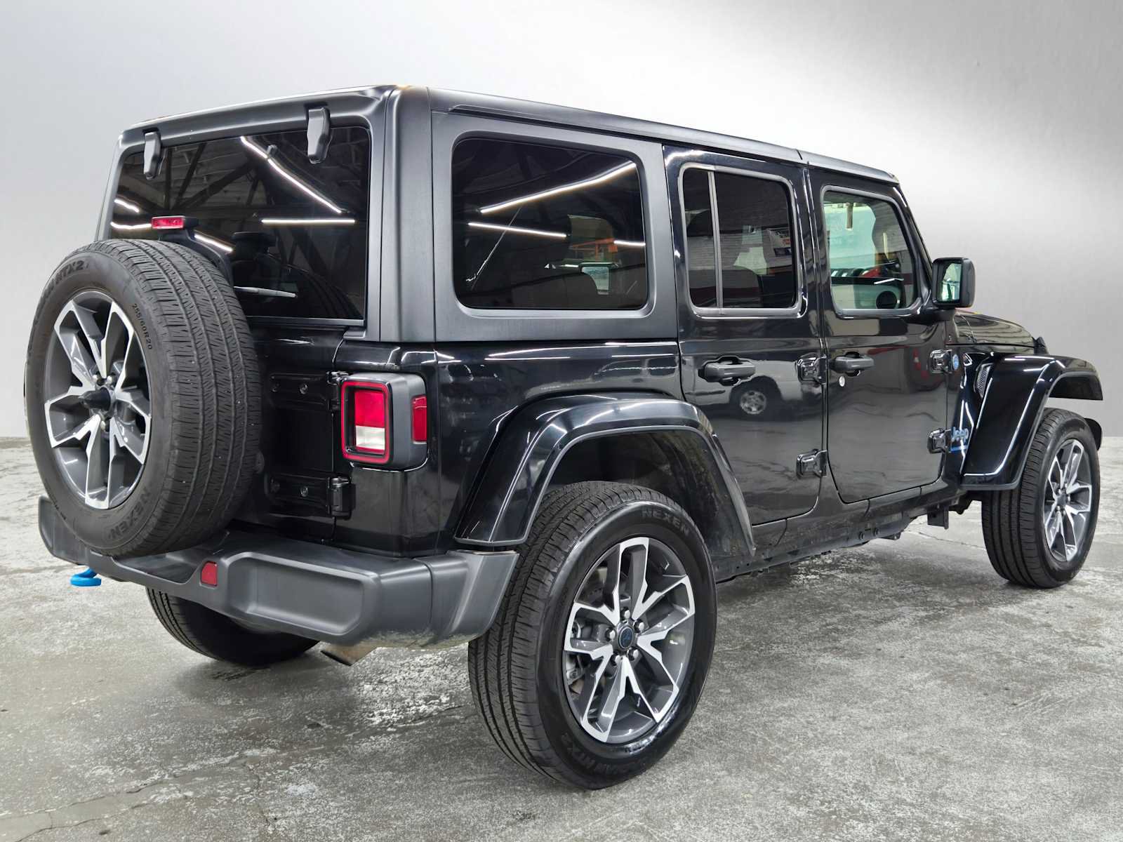Used 2024 Jeep Wrangler Unlimited AWD/4WD image 3