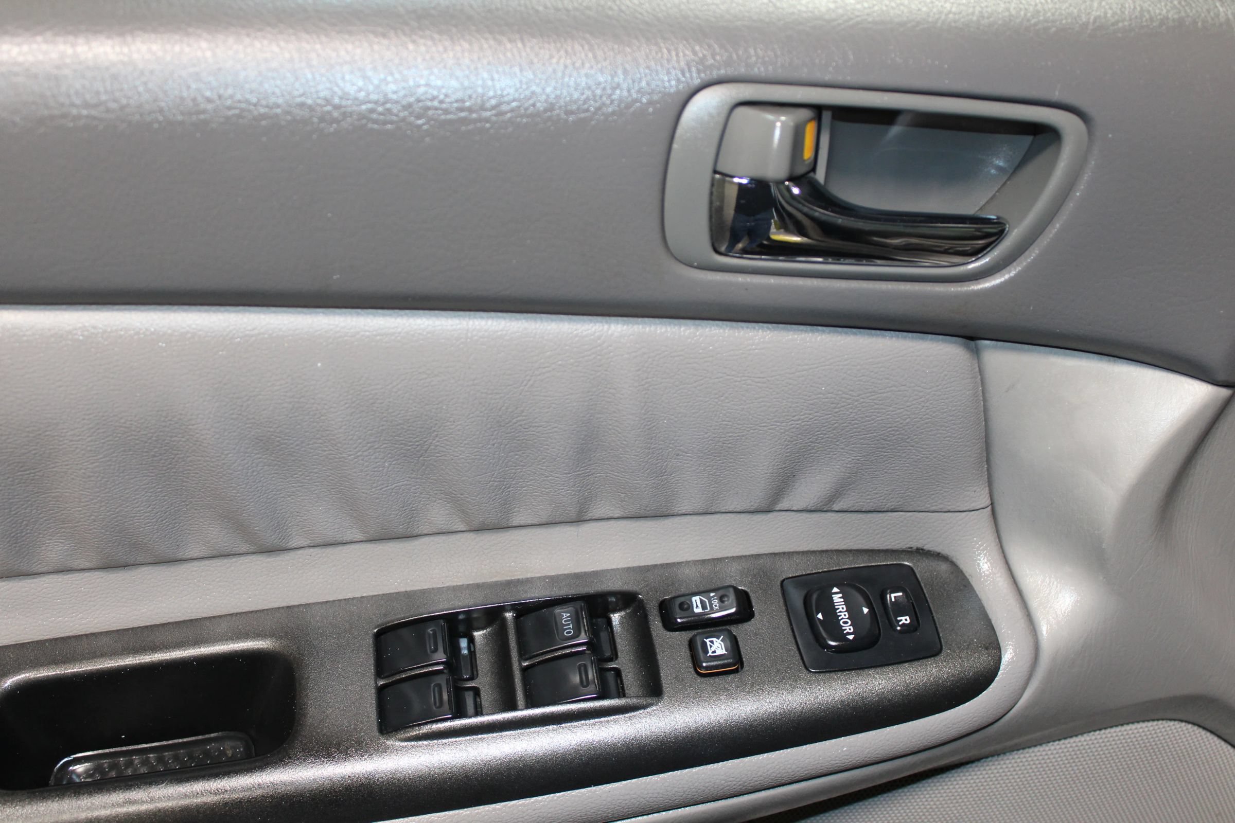 Used 2006 Toyota Camry LE FWD image 9