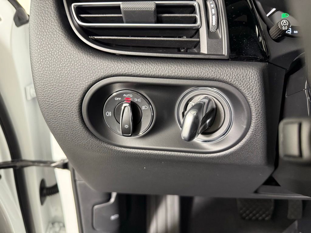 New 2026 Porsche Macan image 34