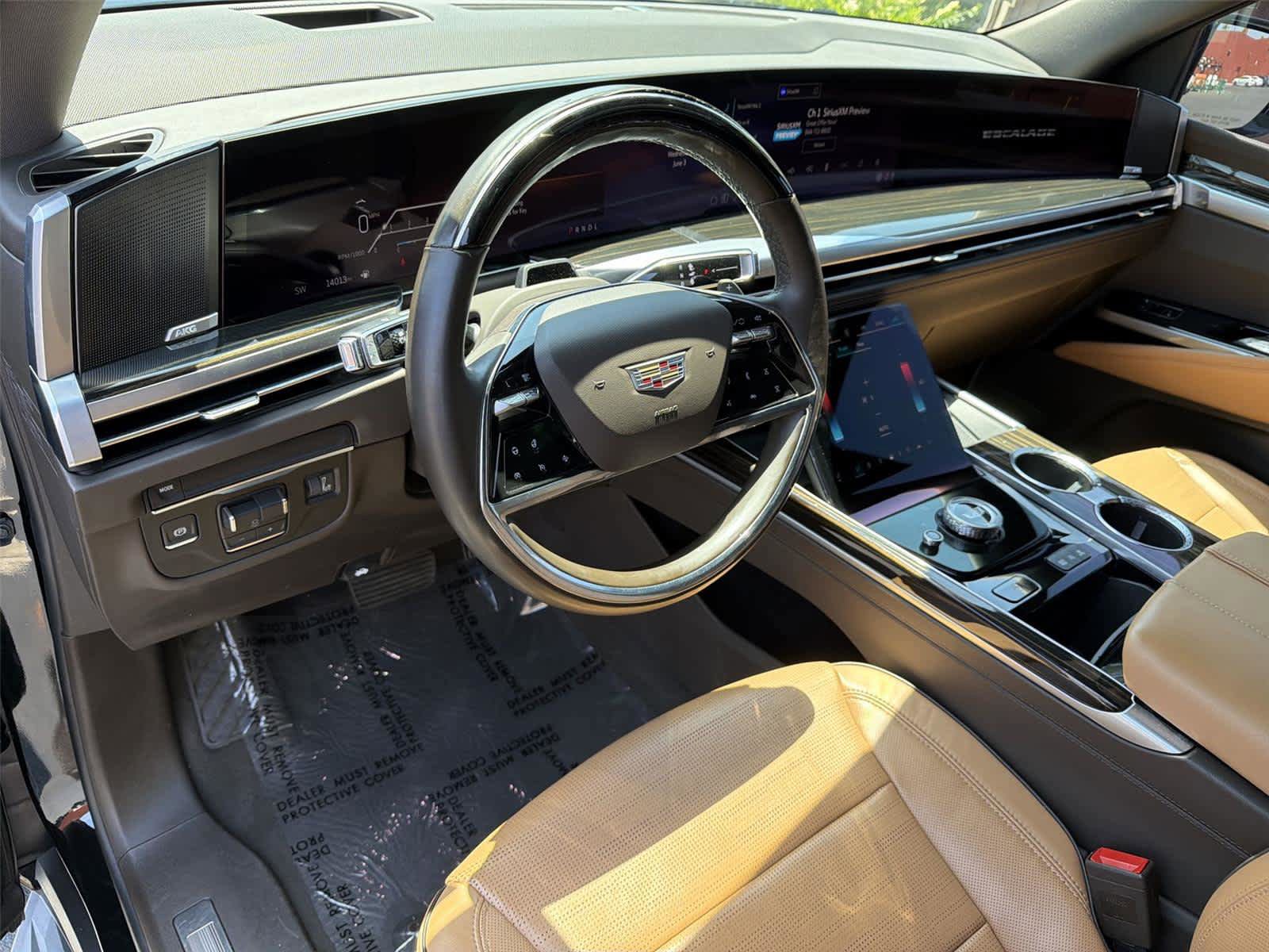 Used 2025 Cadillac Escalade Premium Luxury RWD image 2