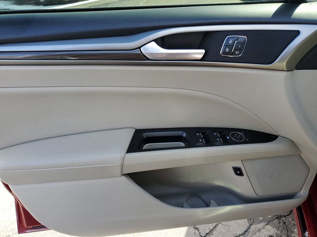 Used 2017 Ford Fusion Energi SE image 25