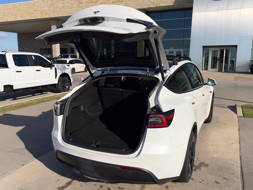 Used 2023 Tesla Model Y Long Range AWD/4WD image 23