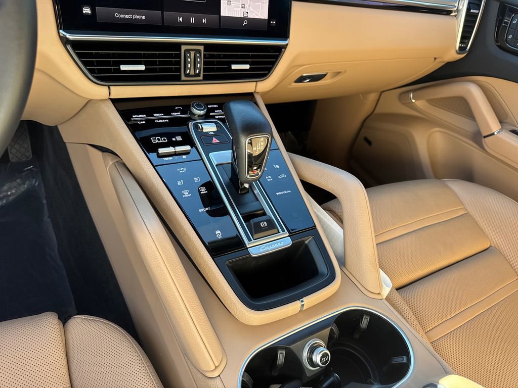 Used 2023 Porsche Cayenne Platinum Edition image 30