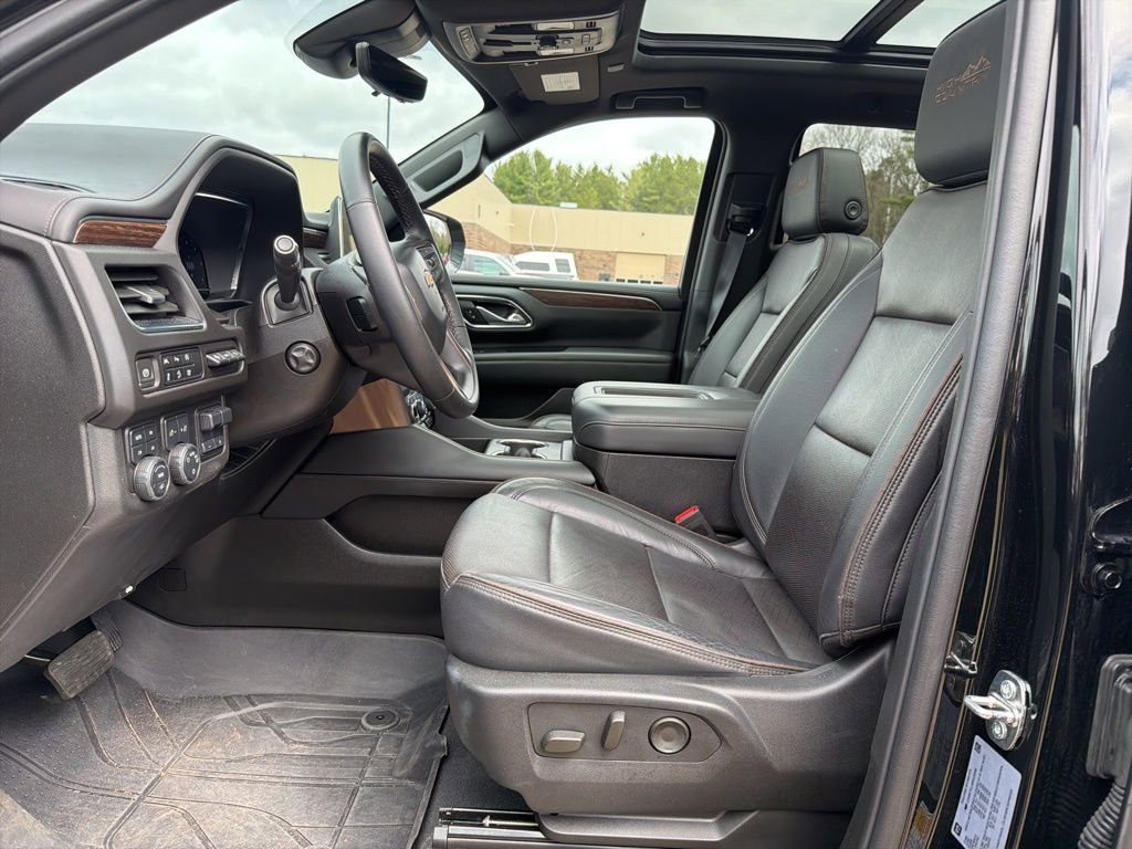Used 2024 Chevrolet Tahoe High Country AWD/4WD image 18