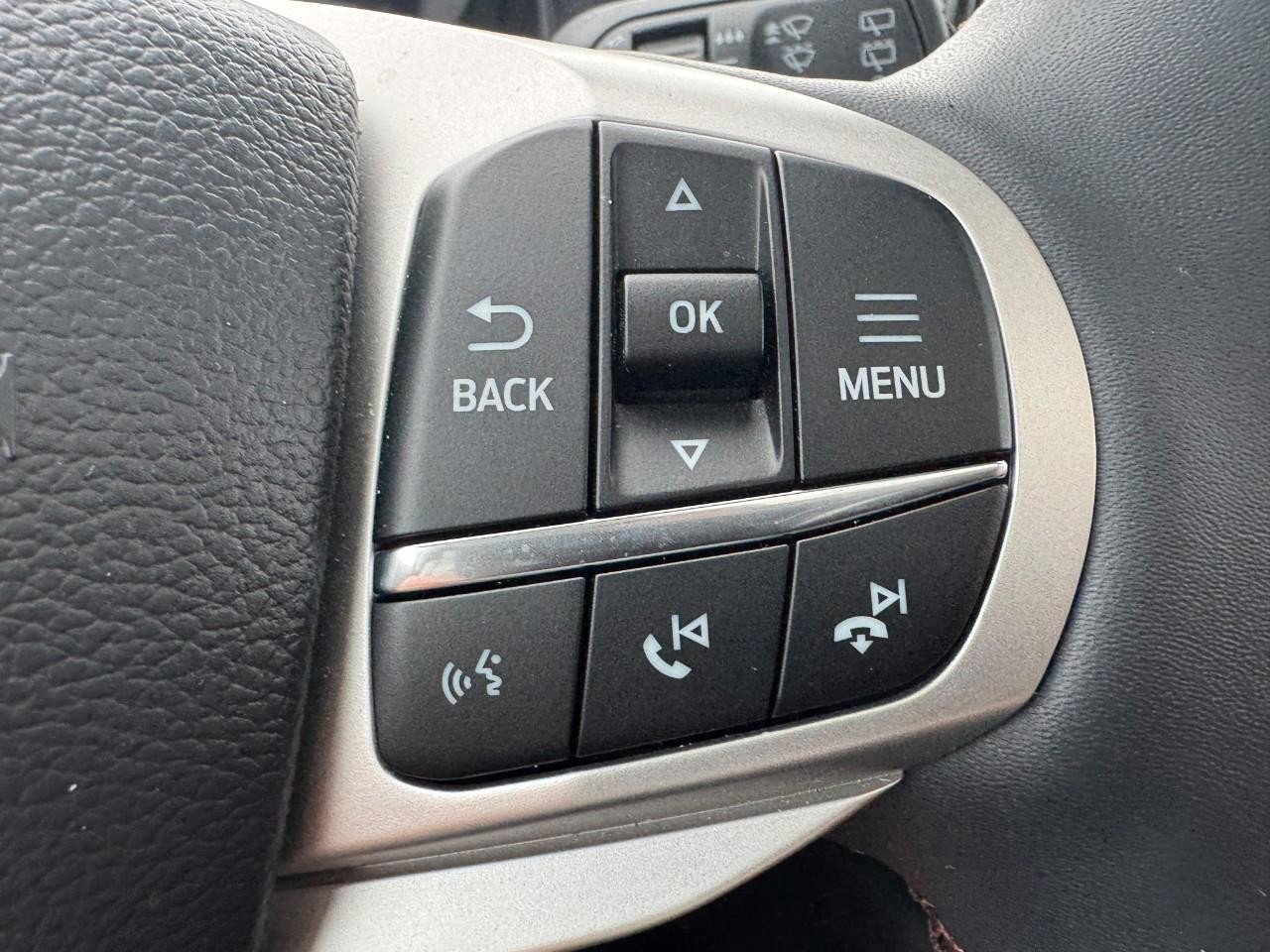 Used 2025 Ford Explorer Active w/ Active Comfort Package image 18