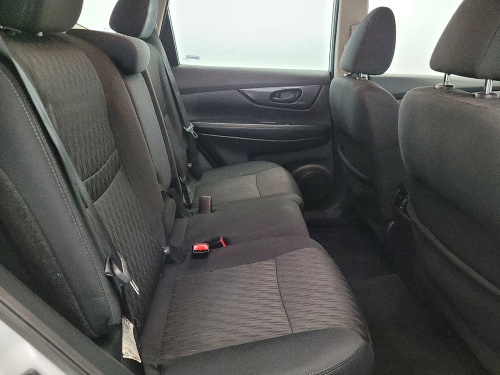 Used 2019 Nissan Rogue S image 19