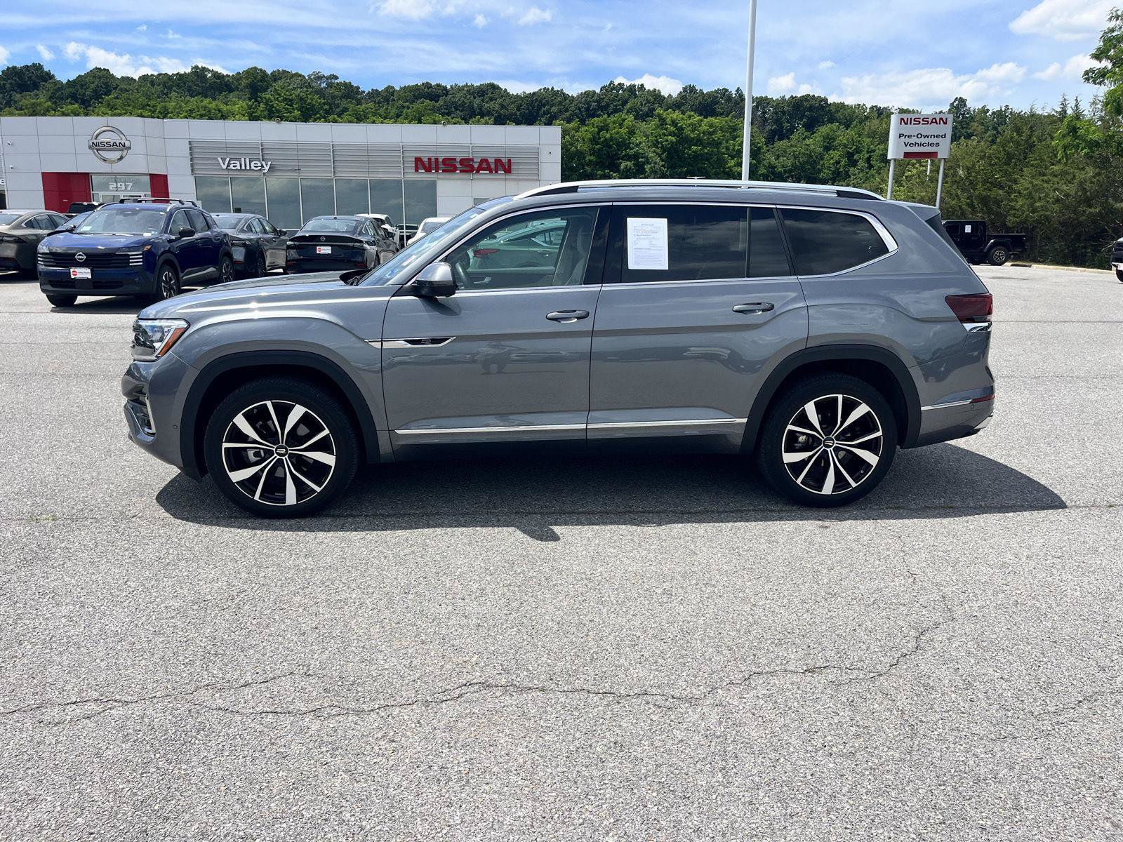 Used 2024 Volkswagen Atlas SEL Premium R-Line AWD/4WD image 4