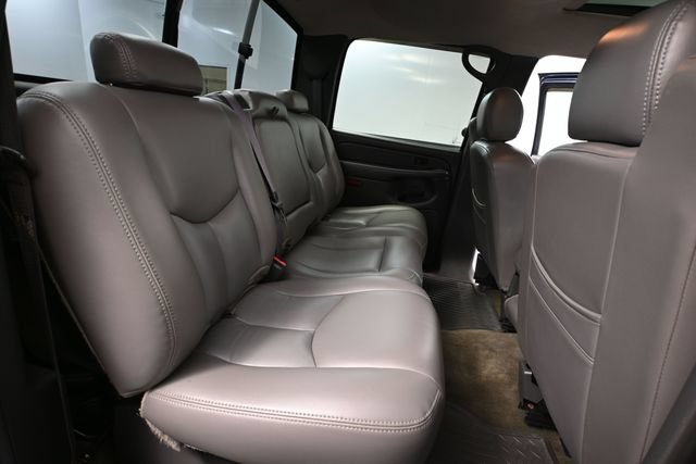 Used 2005 Chevrolet Silverado 2500 LS w/ Heavy-Duty Power Package AWD/4WD image 22