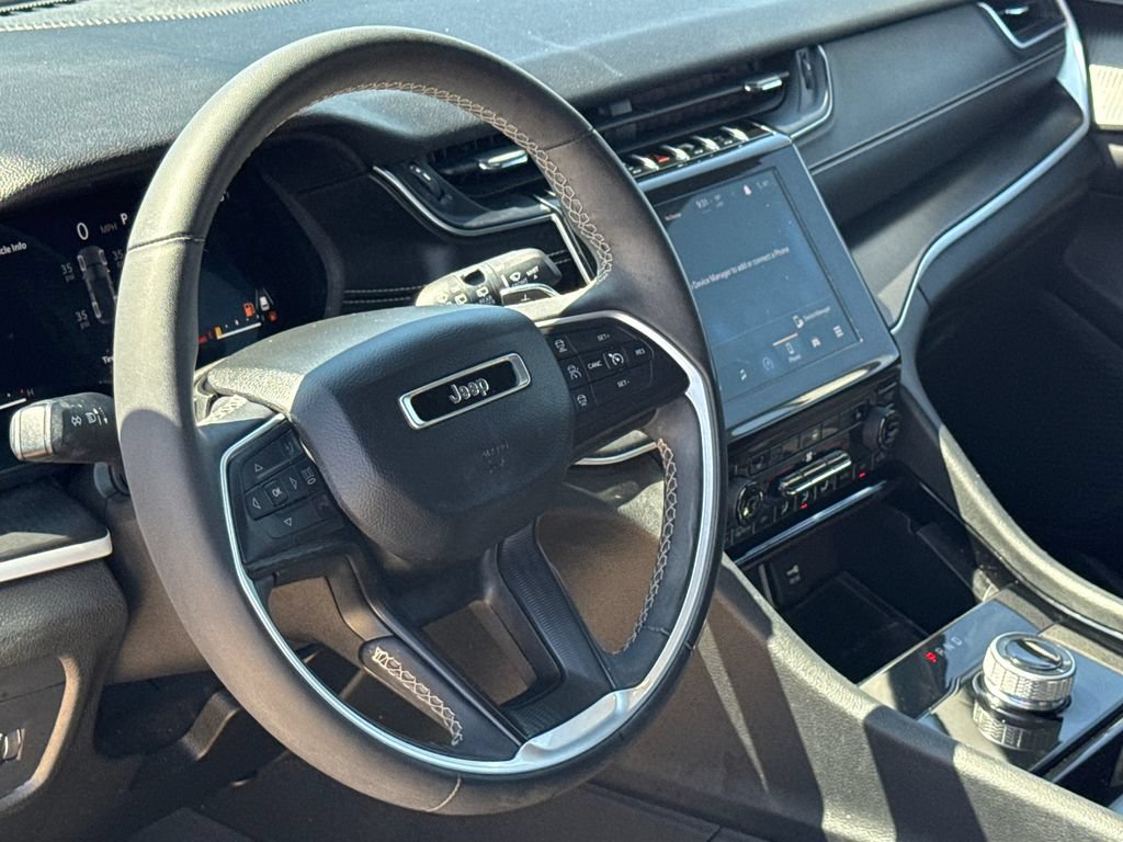 Used 2023 Jeep Grand Cherokee Altitude RWD image 18
