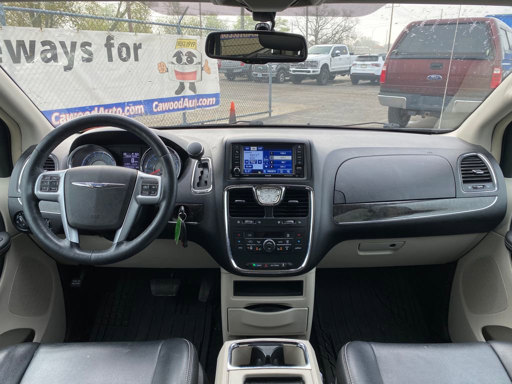 Used 2012 Chrysler Town & Country Touring-L w/ Driver Convenience Group FWD image 20