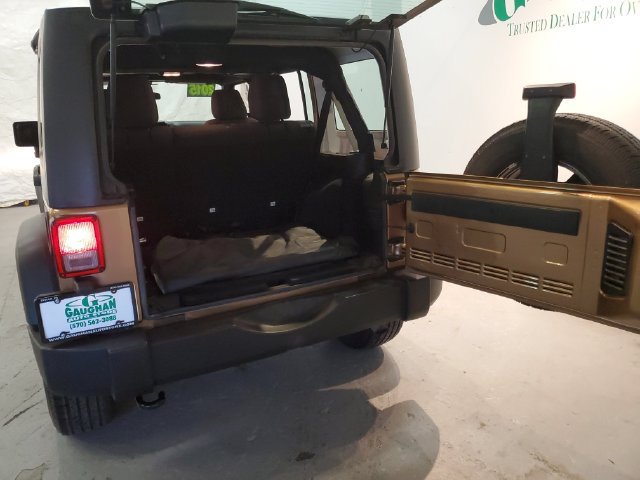 Used 2015 Jeep Wrangler Unlimited Sport w/ Connectivity Group AWD/4WD image 6
