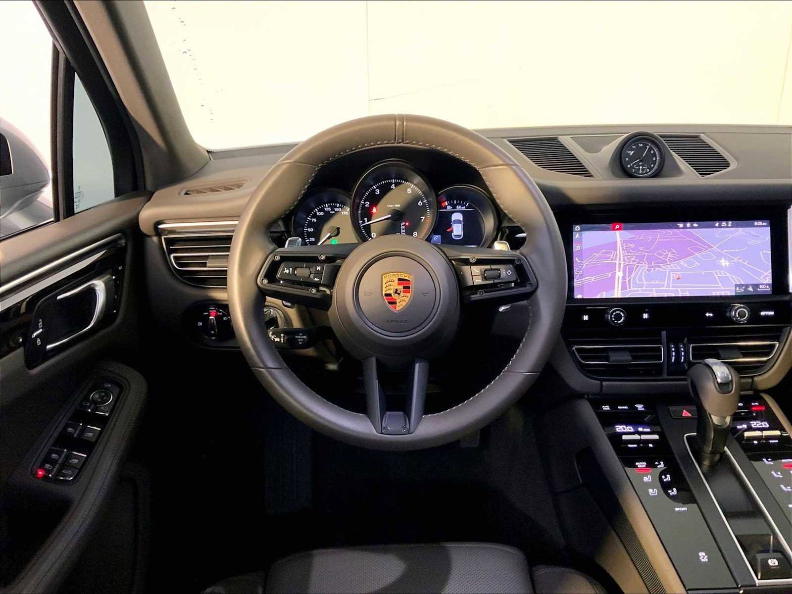 Certified 2023 Porsche Macan image 15