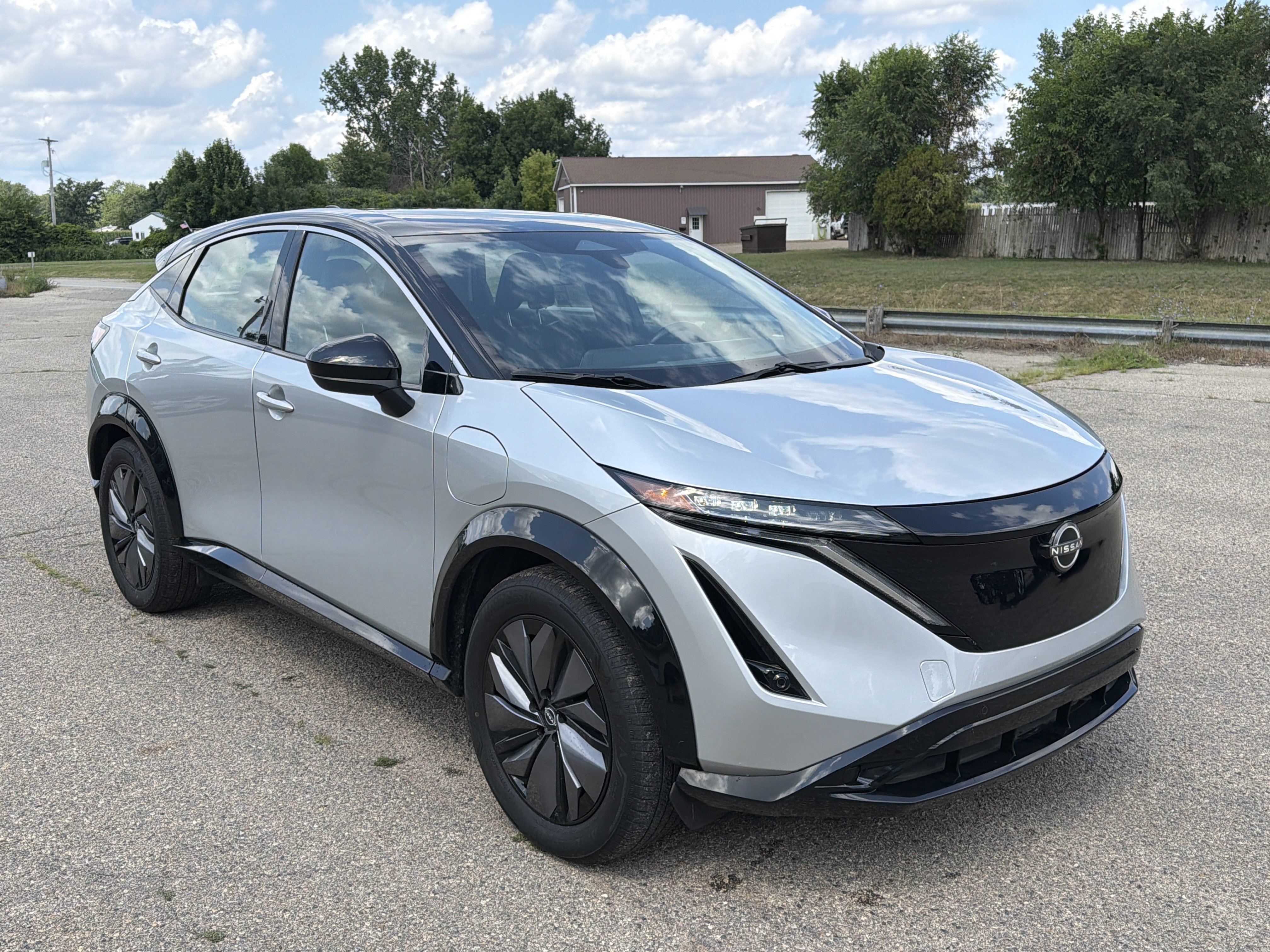 Used 2023 Nissan Ariya FWD image 1