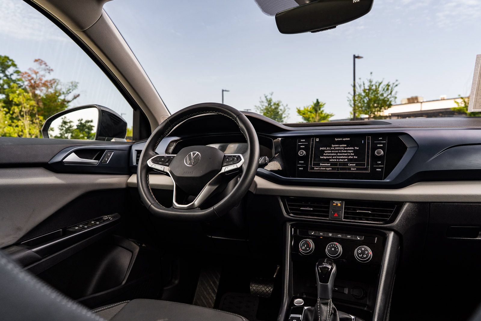 Used 2023 Volkswagen Taos SE w/ Panoramic Sunroof Package FWD image 30