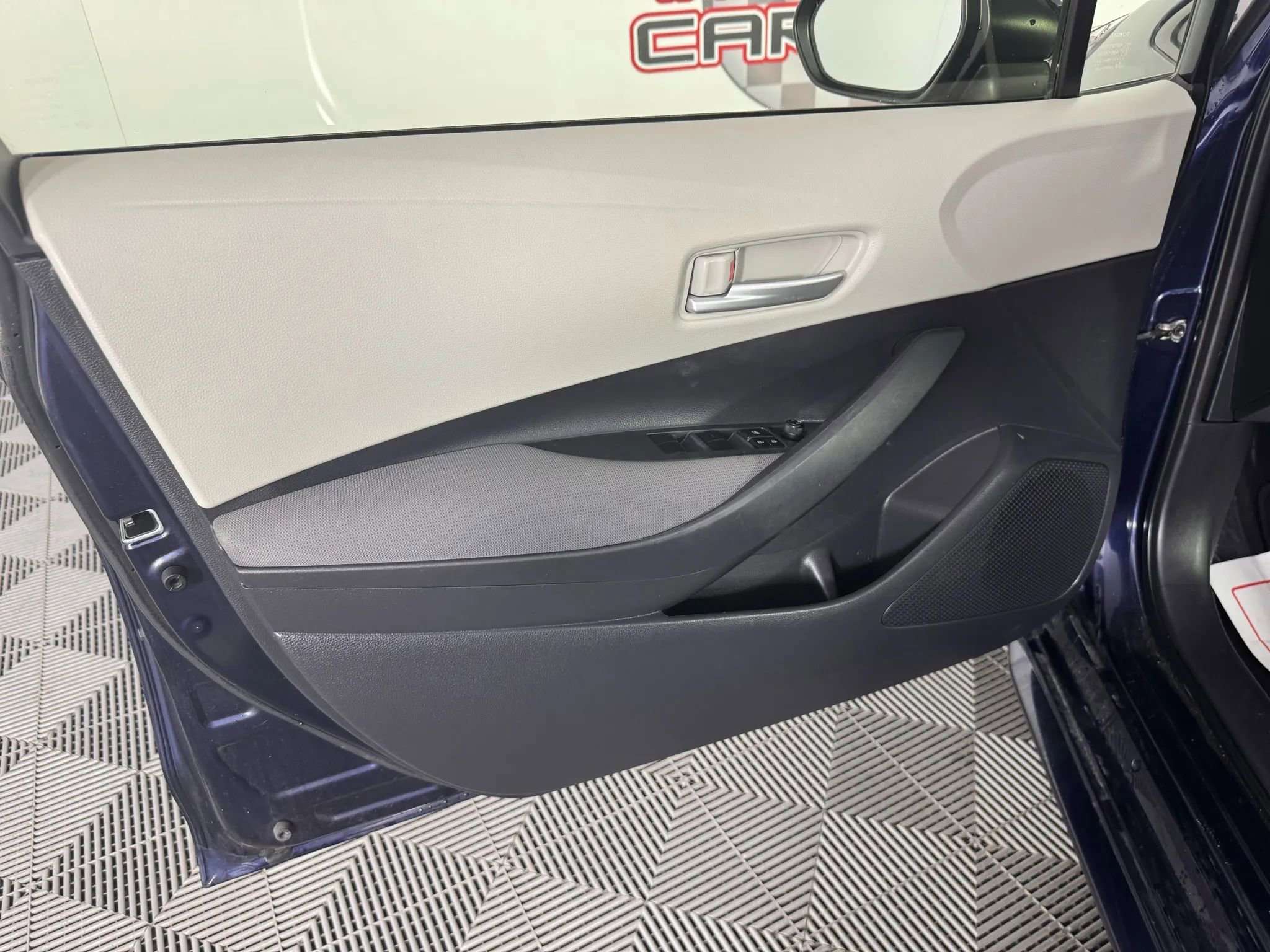 Used 2021 Toyota Corolla LE image 28