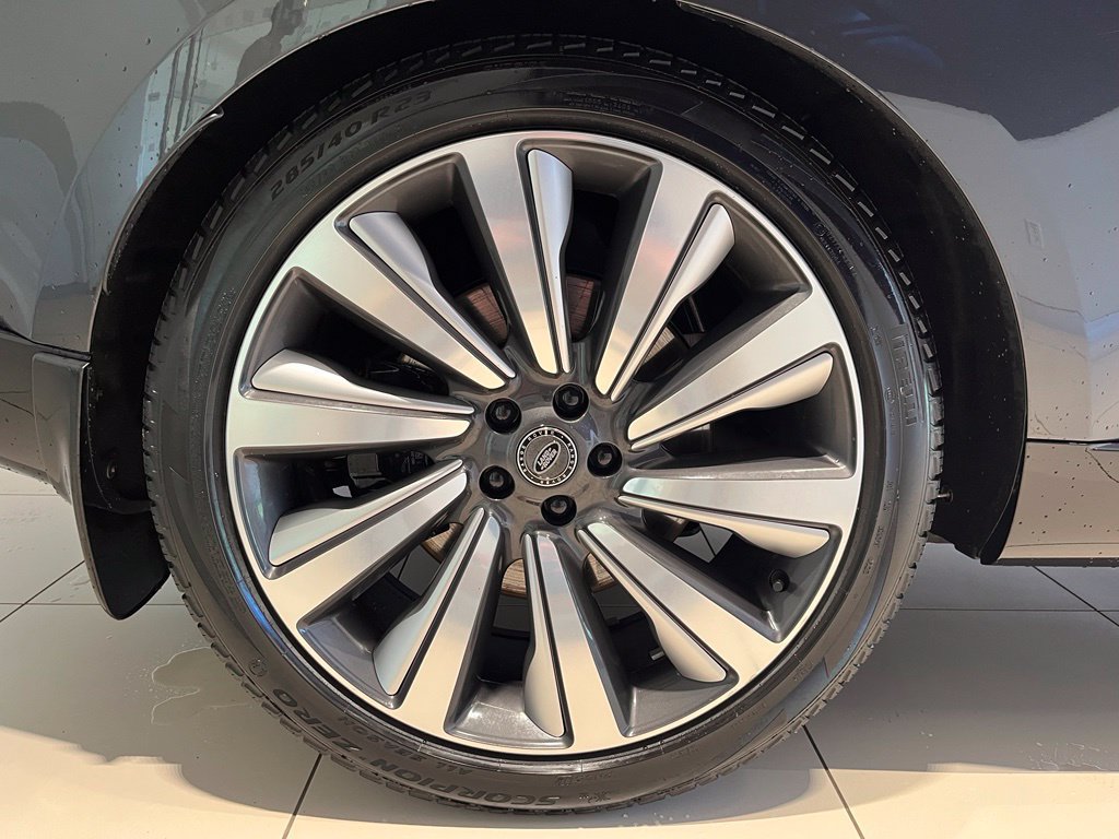 Used 2024 Land Rover Range Rover SV AWD/4WD image 21