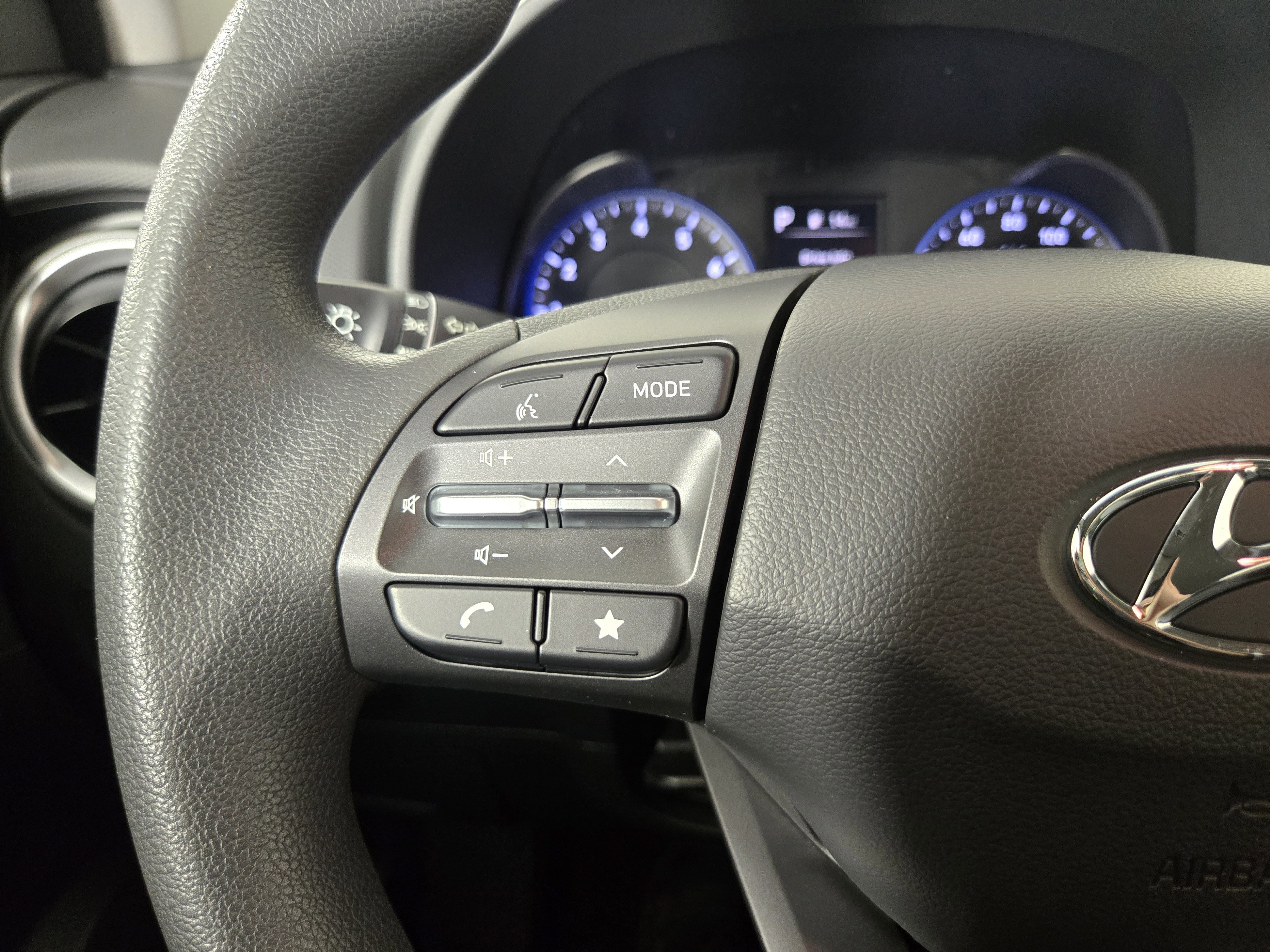 Used 2022 Hyundai Kona SE w/ Winter Weather Package AWD/4WD image 14