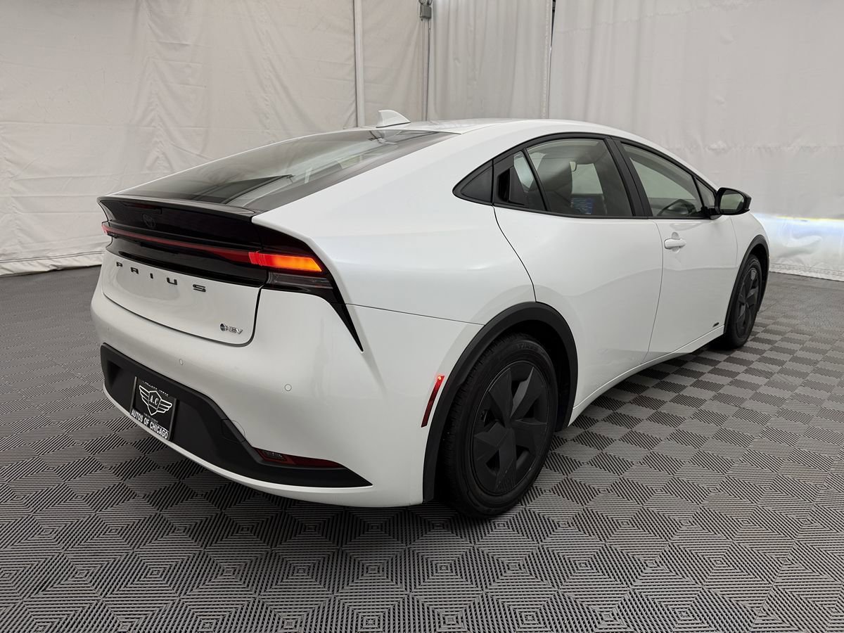 Used 2025 Toyota Prius LE image 4