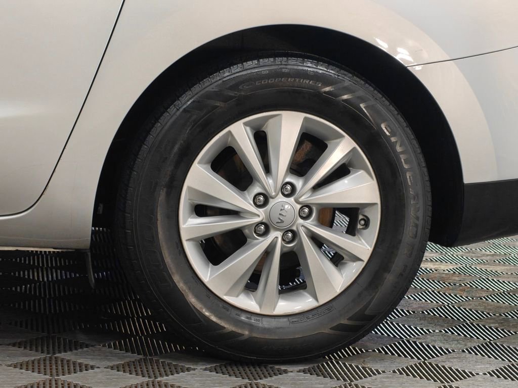 Used 2018 Kia Sedona L FWD image 38