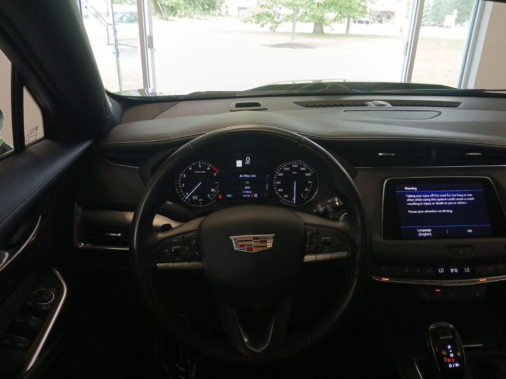 Used 2020 Cadillac XT4 Premium Luxury w/ Cold Weather Package AWD/4WD image 19